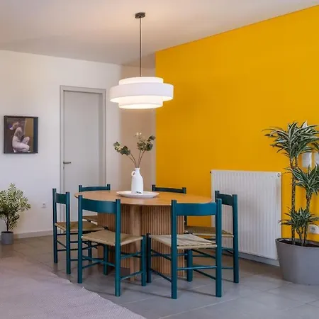 Award-winning Yellow-spot Apartment *